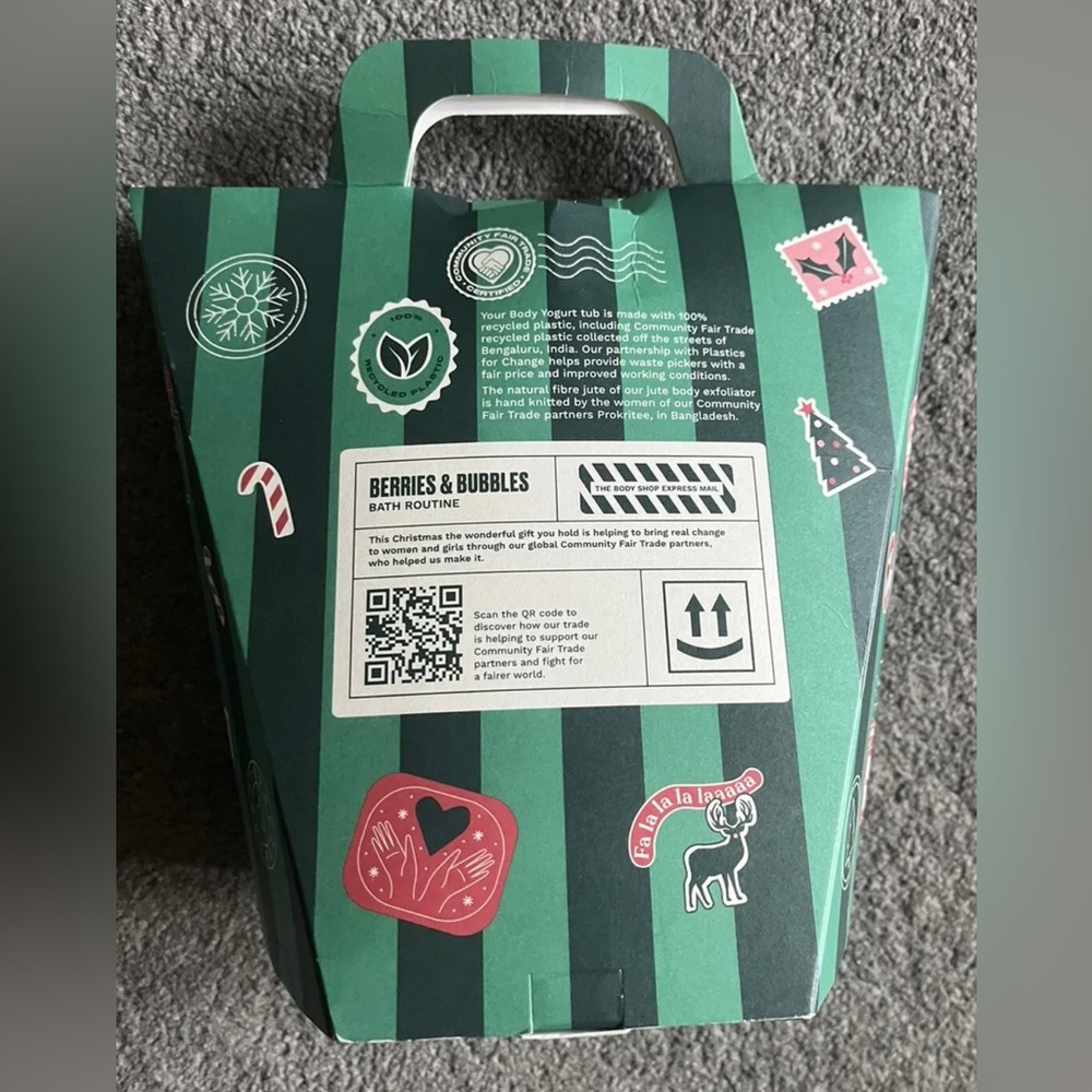 The Body Shop Berries & Bubbles Gift Set - Picture 2 of 3